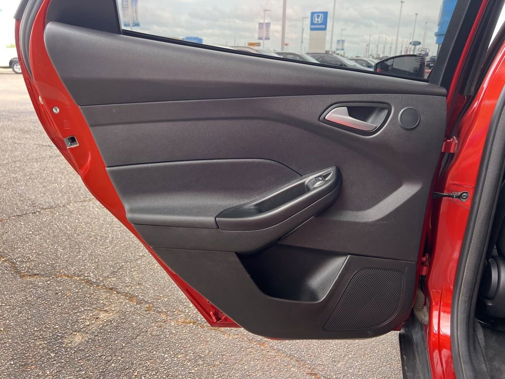 Used 2018 Ford Focus SEL w/ Cold Weather Package image 16