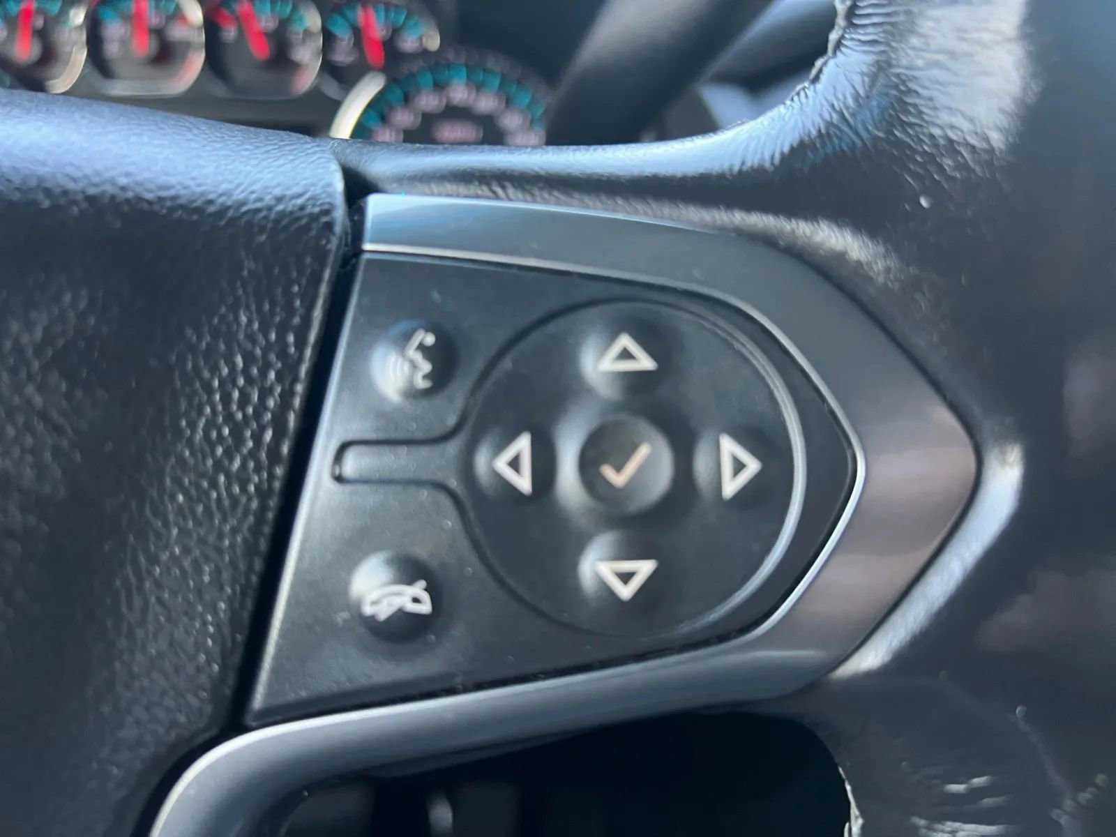 Used 2018 Chevrolet Suburban LT w/ Luxury Package image 42