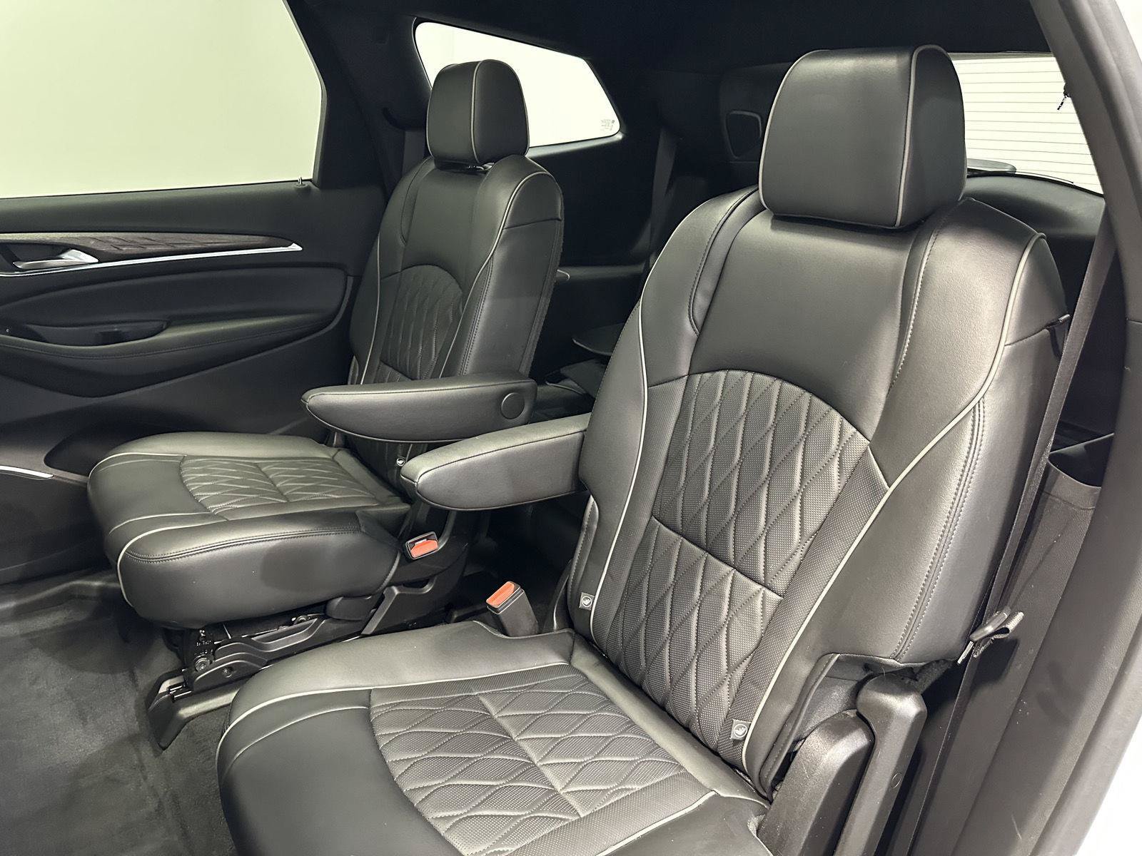 Used 2022 Buick Enclave Avenir w/ Avenir Technology Package AWD/4WD image 29