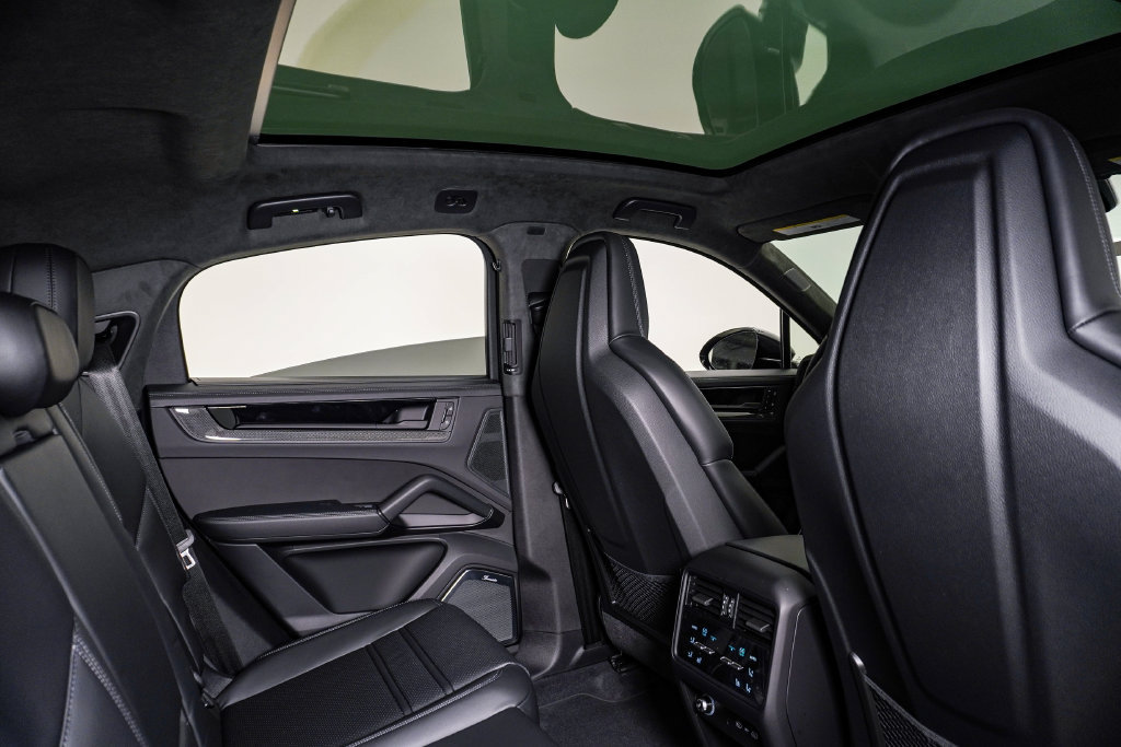 New 2026 Porsche Cayenne GTS AWD/4WD image 16