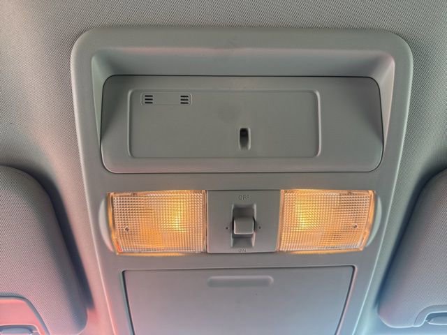 Used 2018 Nissan Titan SV image 34