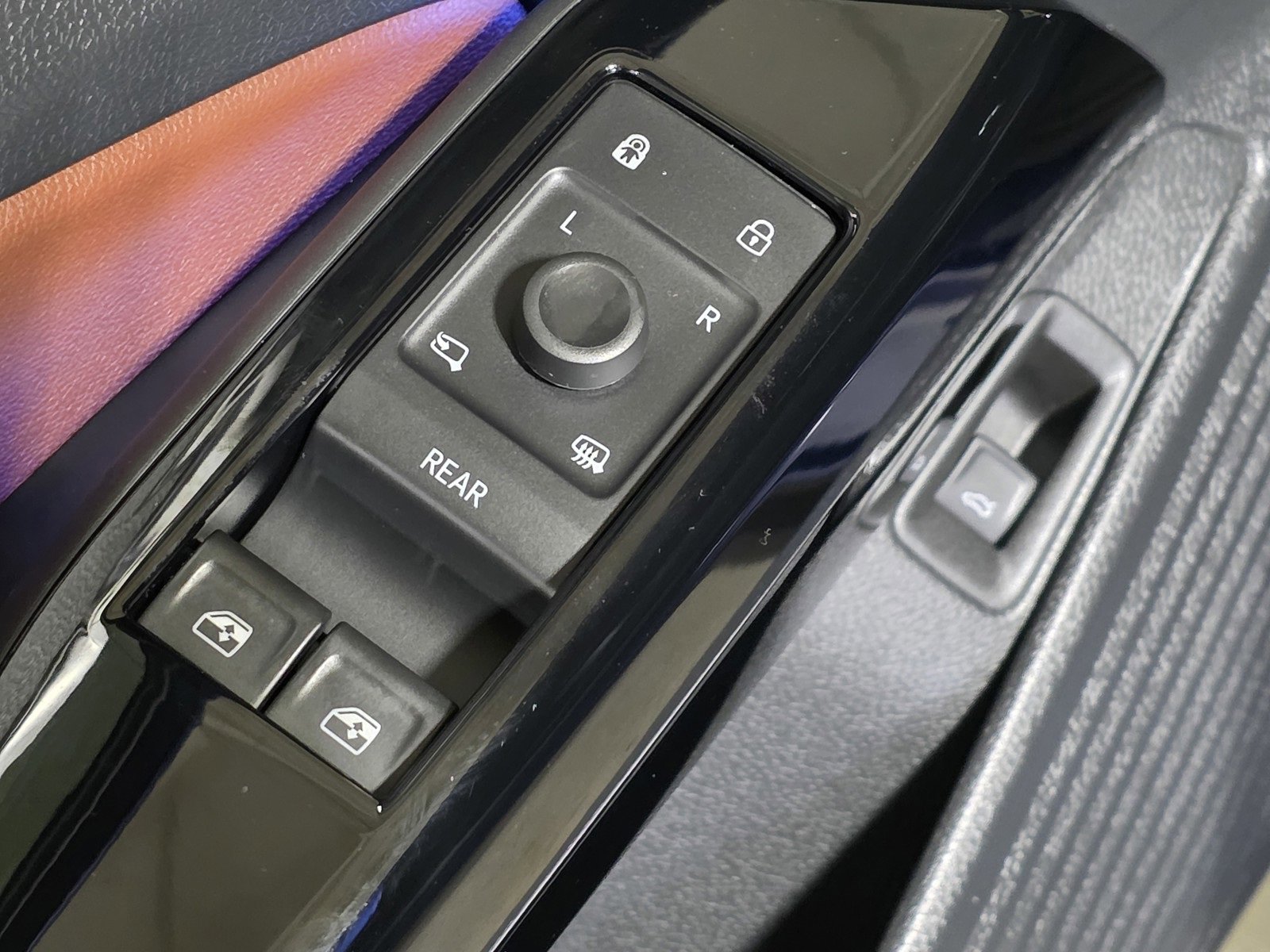 Used 2022 Volkswagen ID.4 Pro S image 21