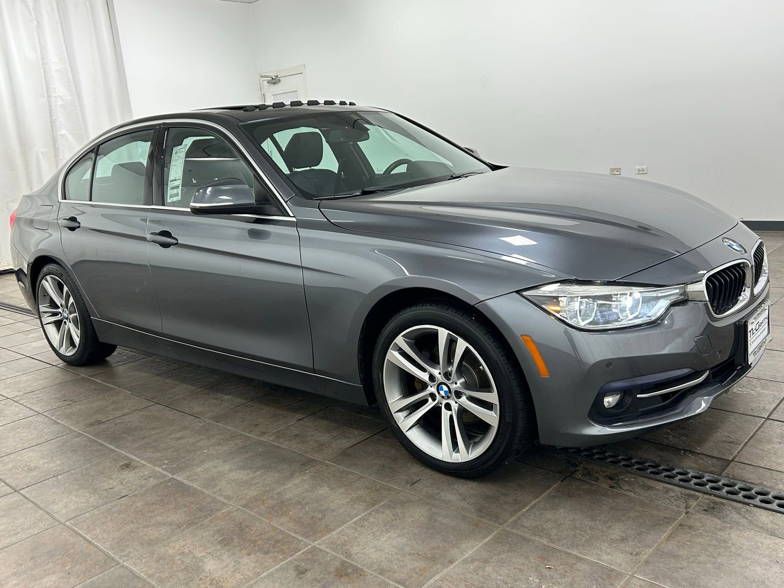 Used 2017 BMW 330i xDrive Sedan image 6
