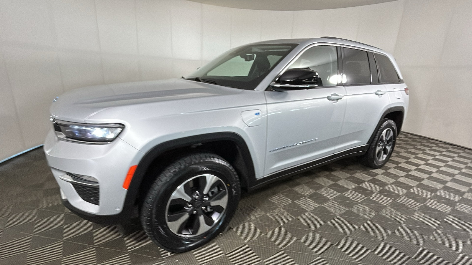 Used 2023 Jeep Grand Cherokee 4WD 4xe w/ Luxury Tech Group II image 8