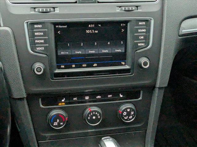 Used 2017 Volkswagen Golf S image 13