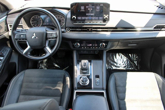 Used 2022 Mitsubishi Outlander SE image 15