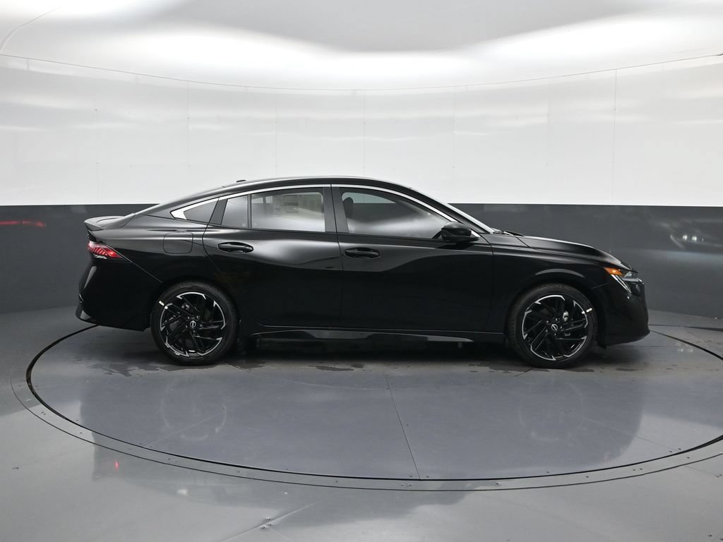 New 2026 Nissan Sentra SR w/ SR Premium Package FWD image 10