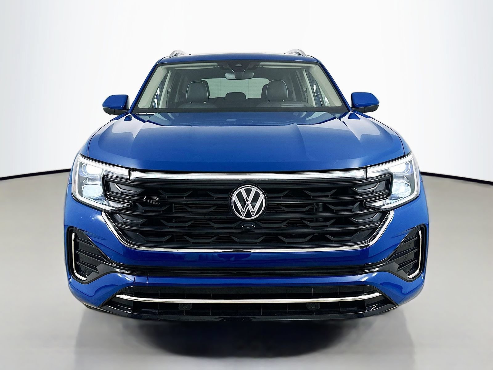 Used 2025 Volkswagen Atlas SEL Premium R-Line AWD/4WD image 2
