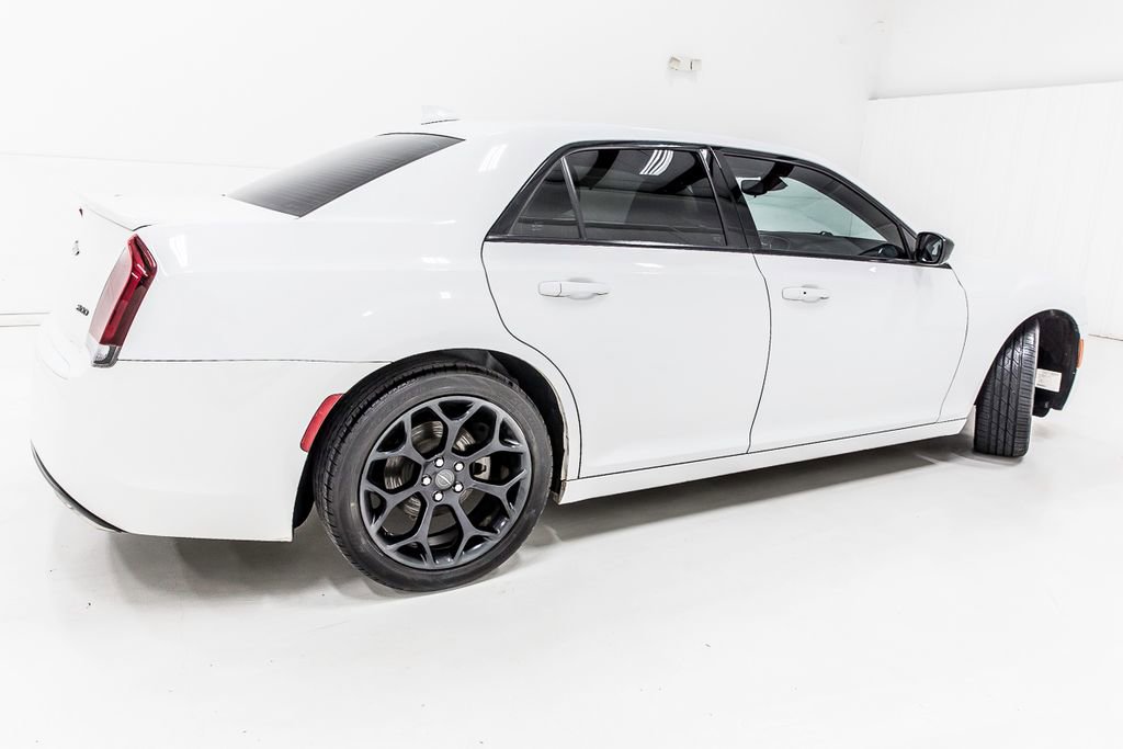 Used 2023 Chrysler 300 Touring w/ Sport Appearance Package image 40