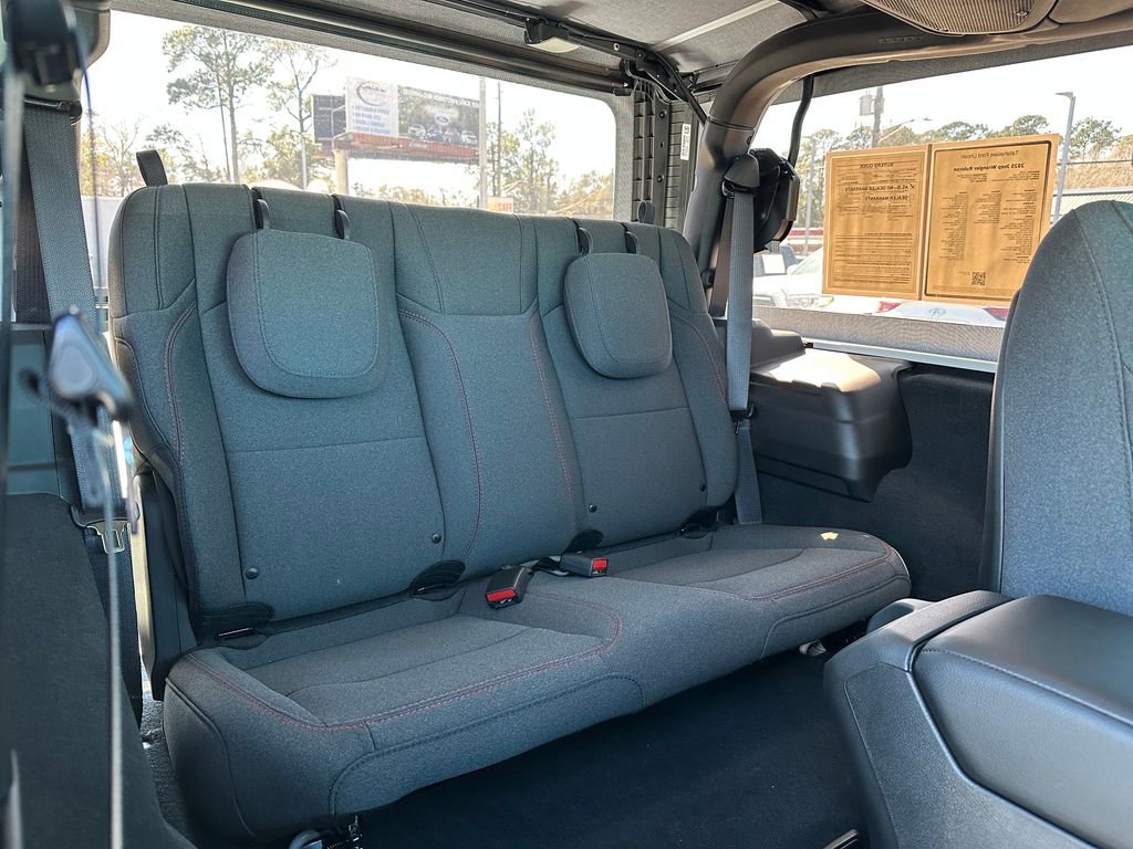 Used 2025 Jeep Wrangler Rubicon image 44