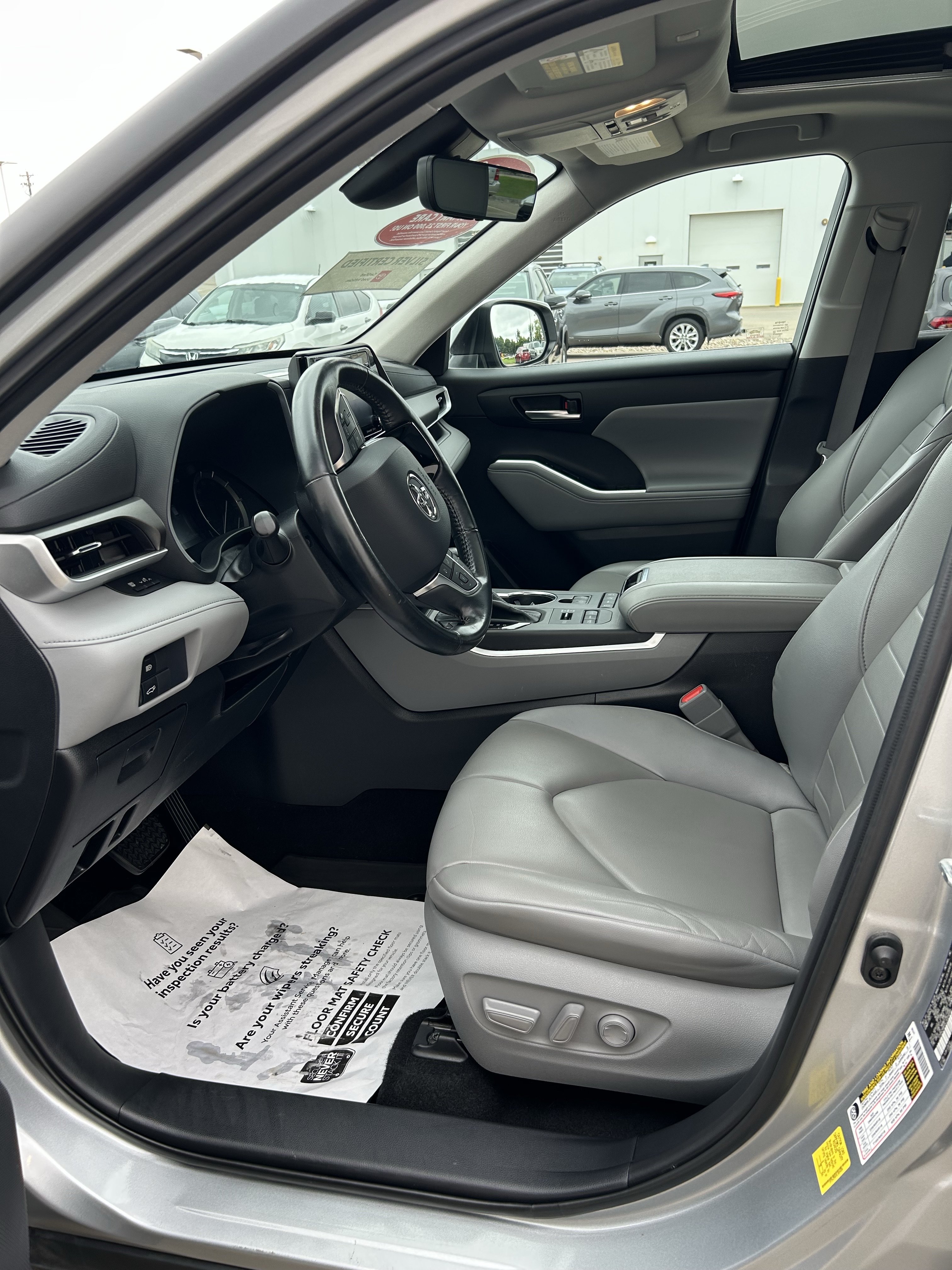 Certified 2020 Toyota Highlander XLE AWD/4WD image 13
