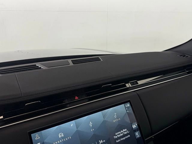New 2025 Land Rover Range Rover SE image 32