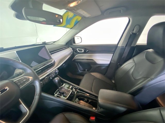 Used 2022 Jeep Compass Limited image 11