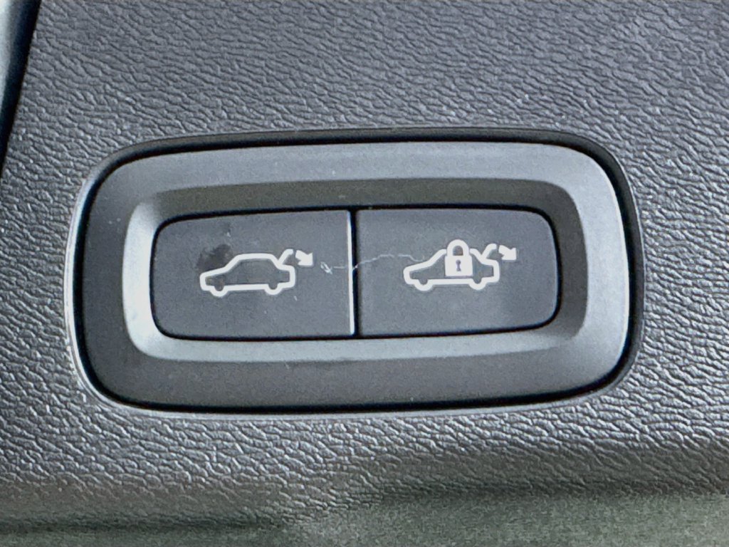 Used 2022 Volvo XC60 B5 Inscription w/ Advanced Package FWD image 33