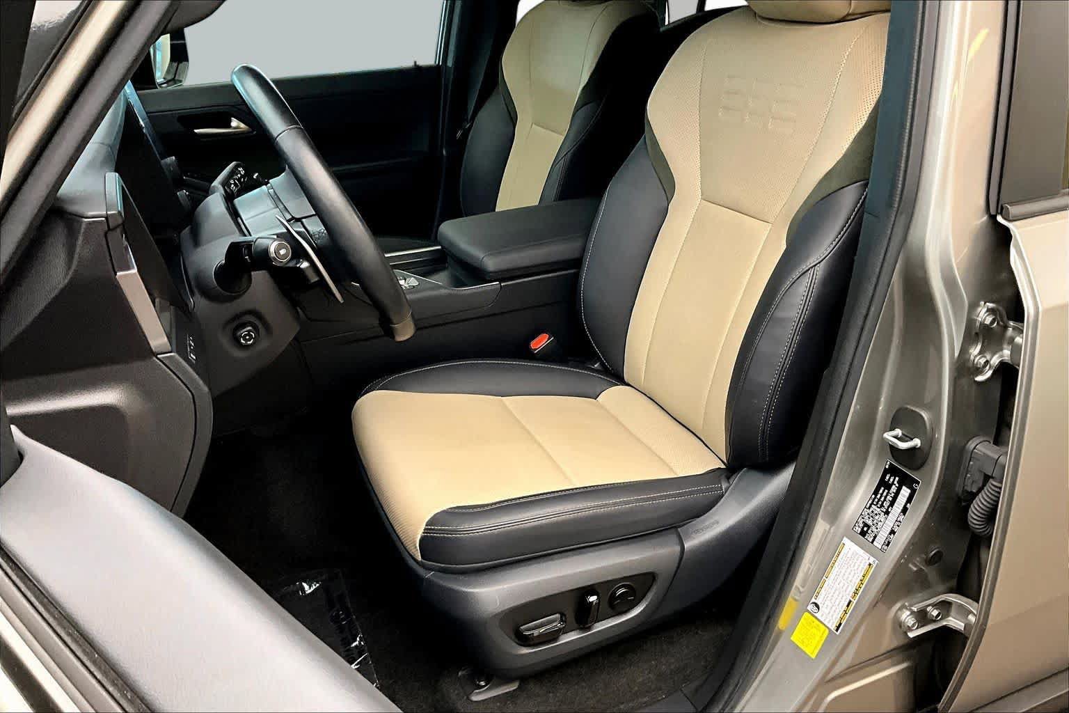 Used 2024 Lexus GX 550 AWD/4WD image 8