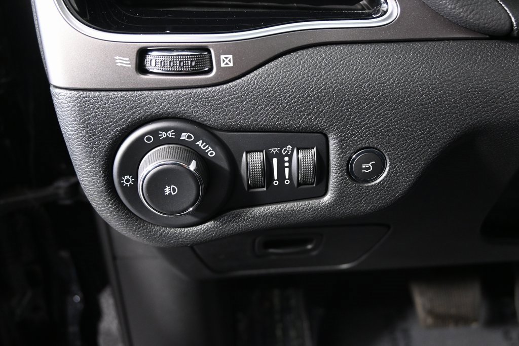 Used 2022 Jeep Cherokee Limited image 24