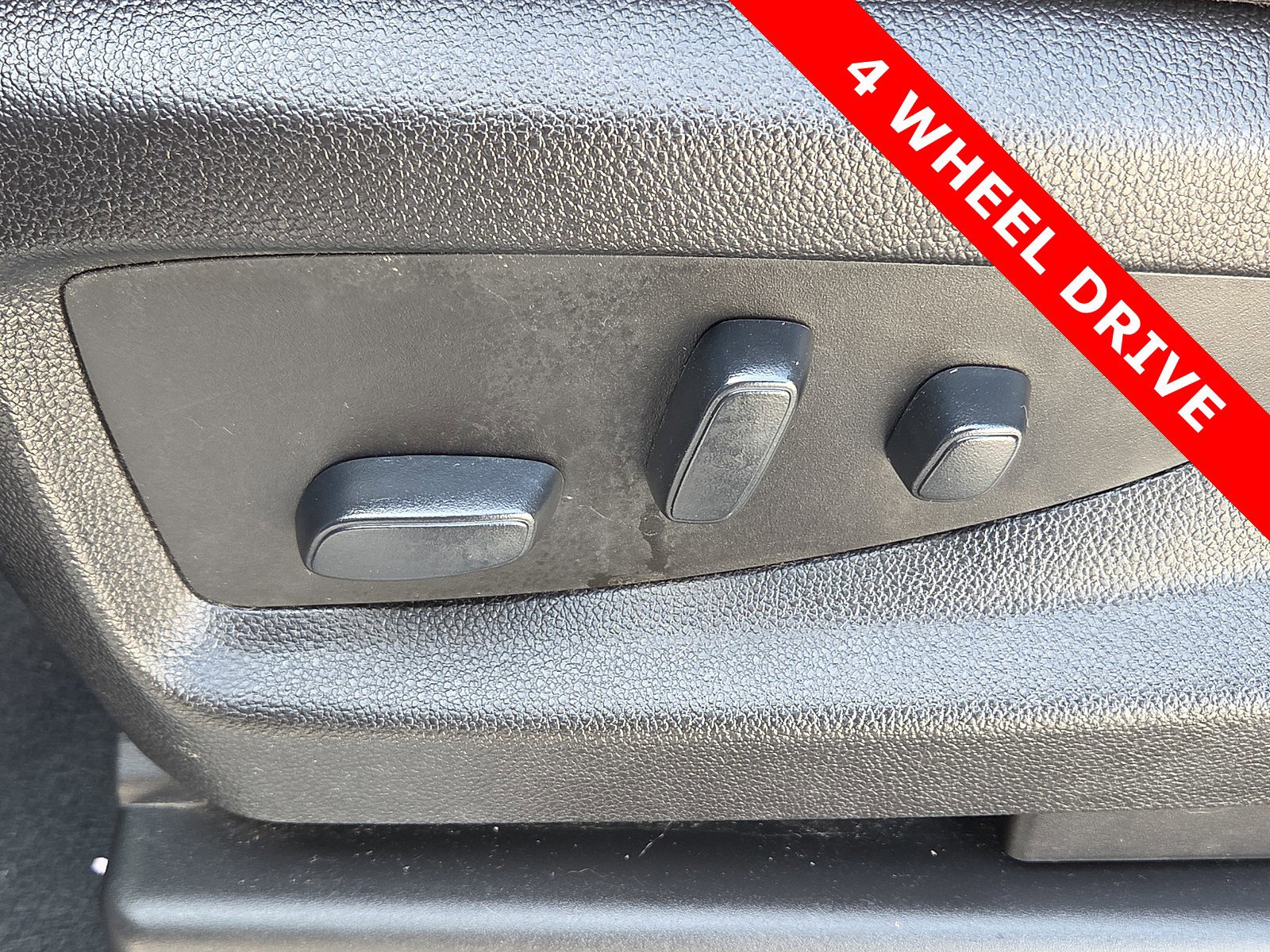 Used 2018 Chevrolet Silverado 1500 LT w/ Texas Edition image 14