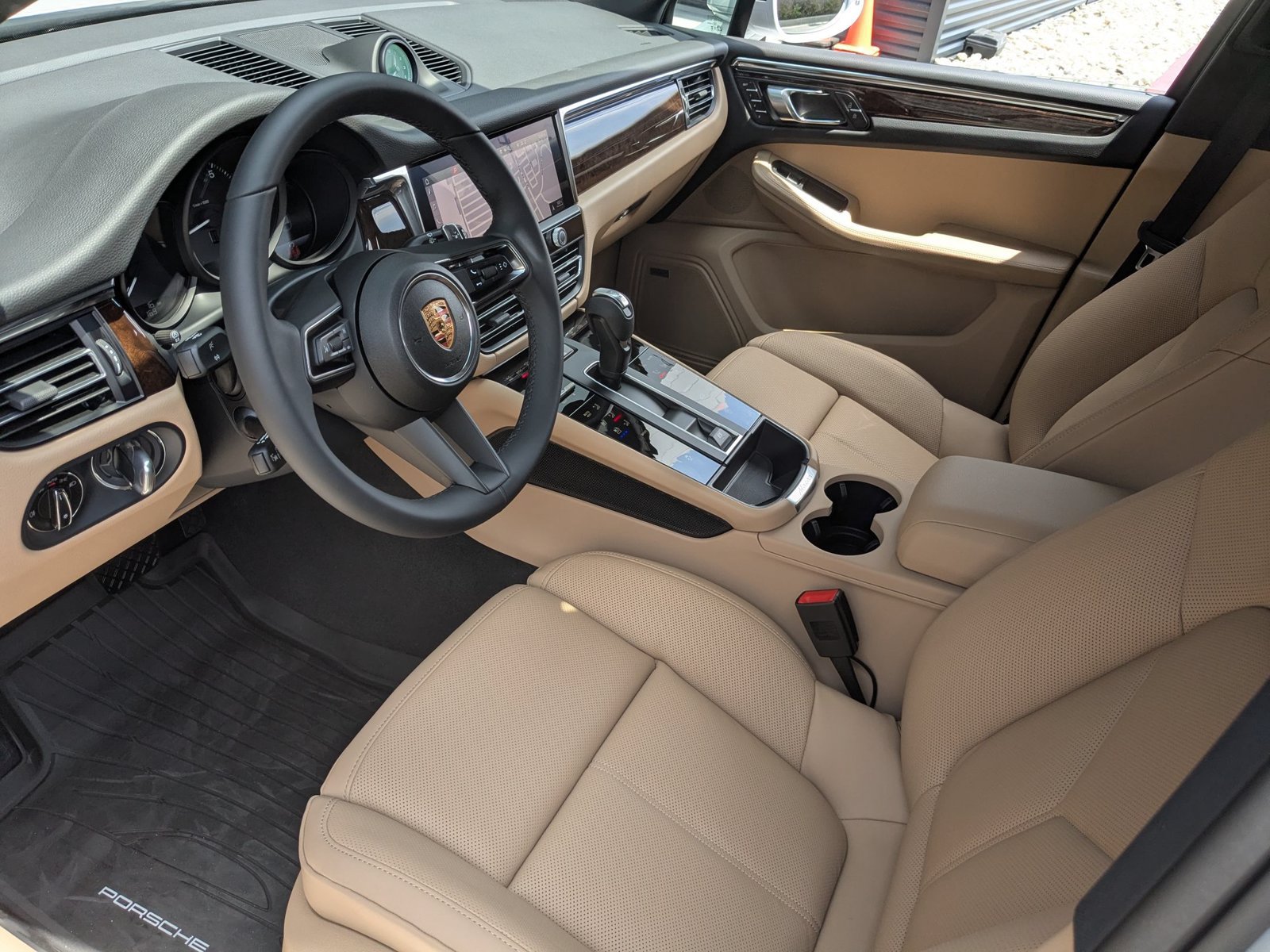 New 2026 Porsche Macan AWD/4WD image 4