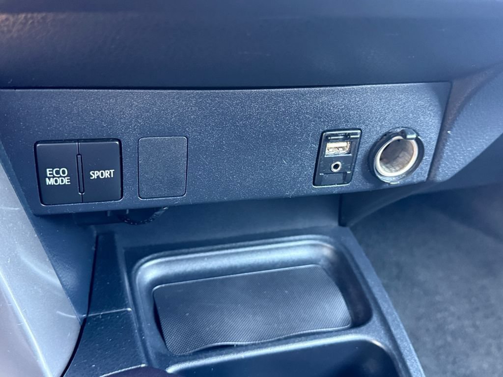 Certified 2018 Toyota RAV4 LE w/ All Weather Liner Package AWD/4WD image 36