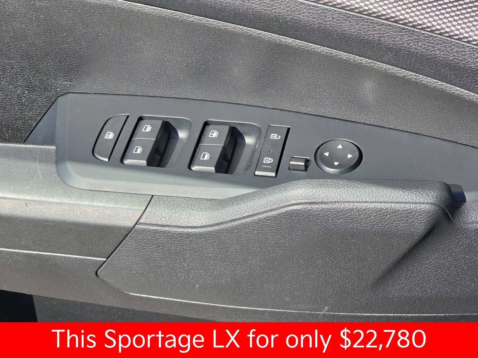 Used 2025 Kia Sportage LX FWD image 33