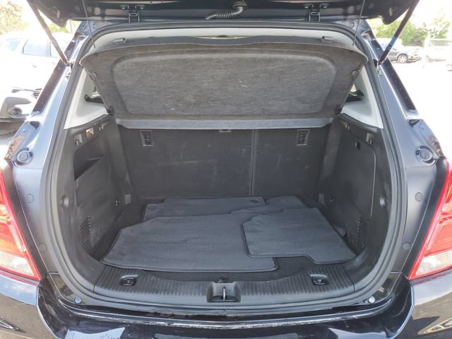 Used 2022 Chevrolet Trax LT w/ LT Convenience Package AWD/4WD image 27
