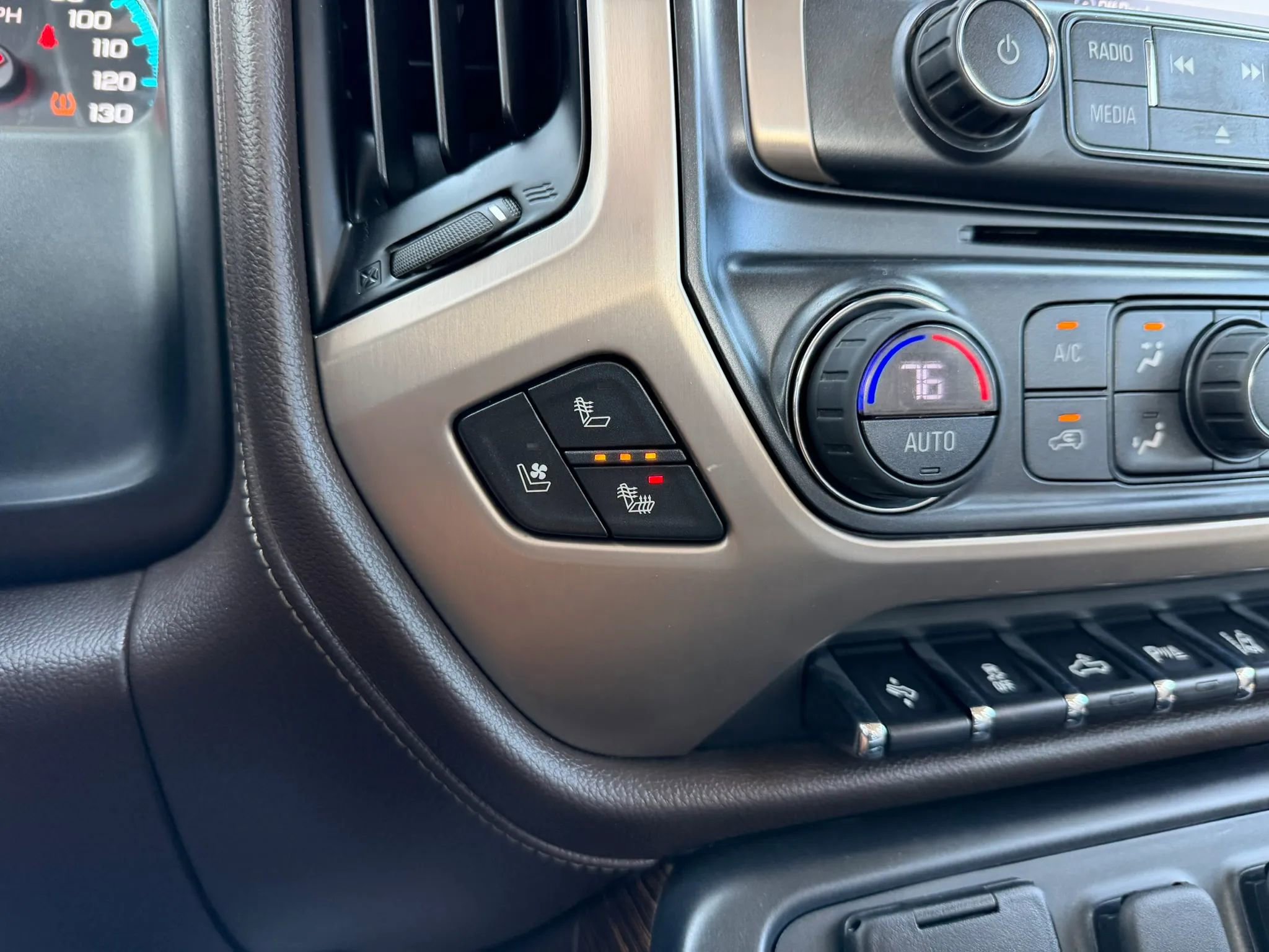 Used 2017 GMC Sierra 2500 Denali w/ Duramax Plus Package image 16