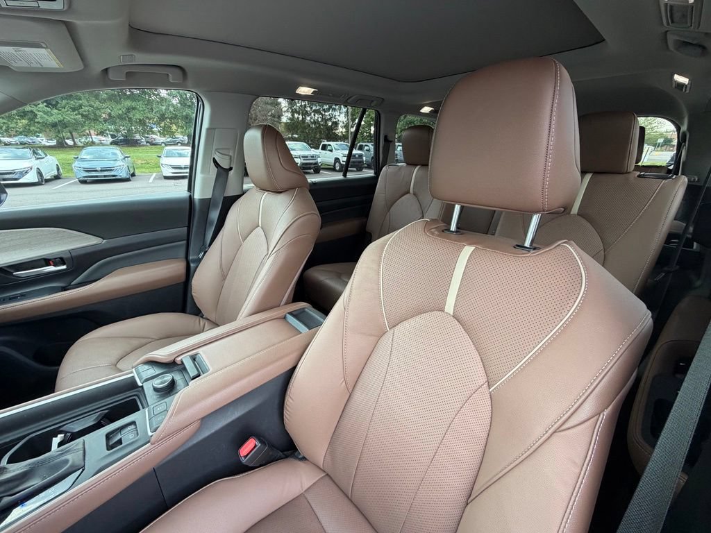 Used 2025 Toyota Grand Highlander AWD image 7