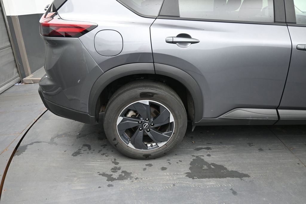 Used 2025 Nissan Rogue SV AWD/4WD image 13
