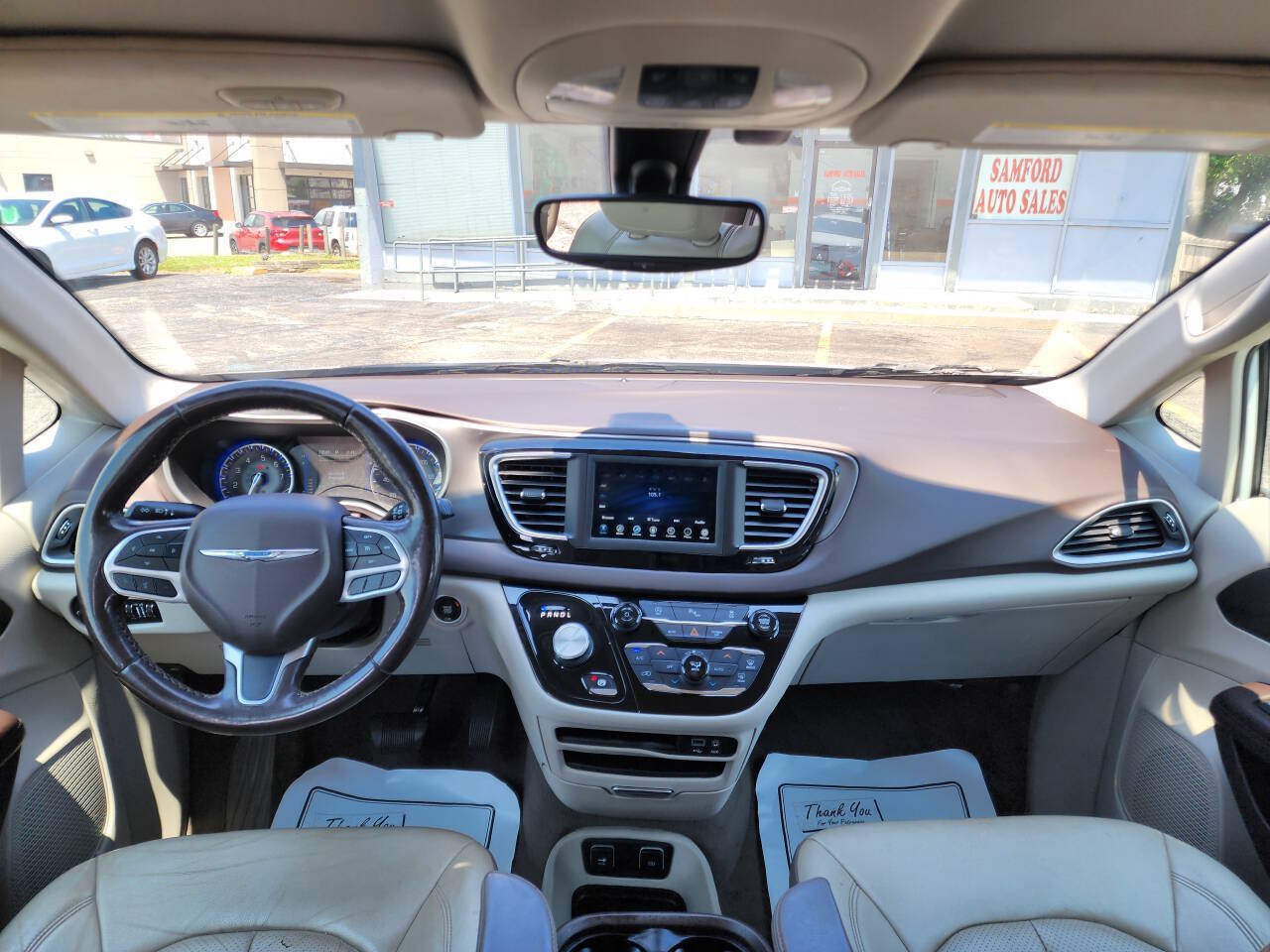 Used 2019 Chrysler Pacifica Touring-L FWD image 15