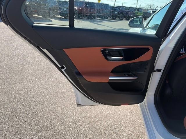 Used 2025 Mercedes-Benz C 300 4MATIC Sedan image 31