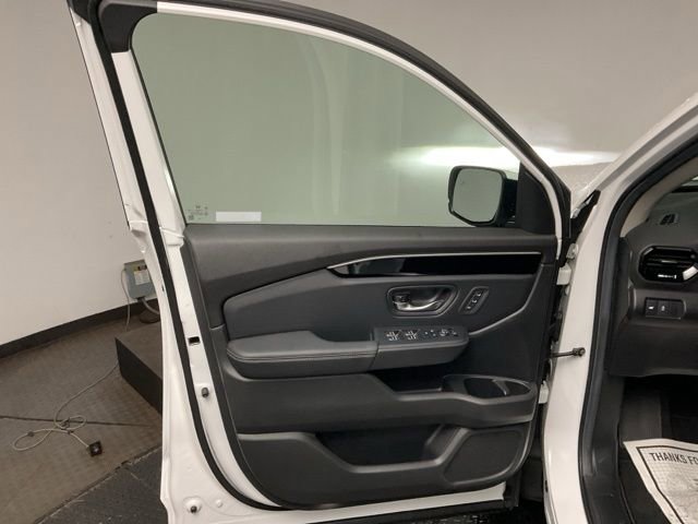 Used 2025 Honda Pilot Touring image 9