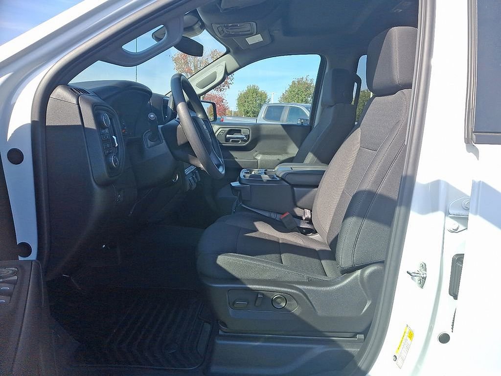 Used 2025 Chevrolet Silverado 1500 Custom w/ Turbomax Blackout Package image 6