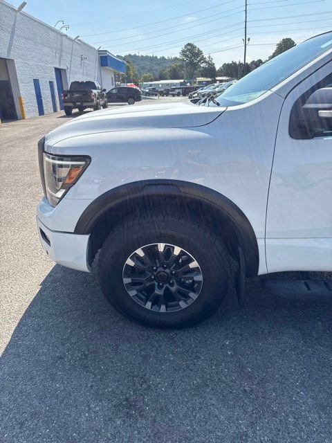 Used 2024 Nissan Titan PRO-4X w/ Pro-4x Convenience Package AWD/4WD image 5