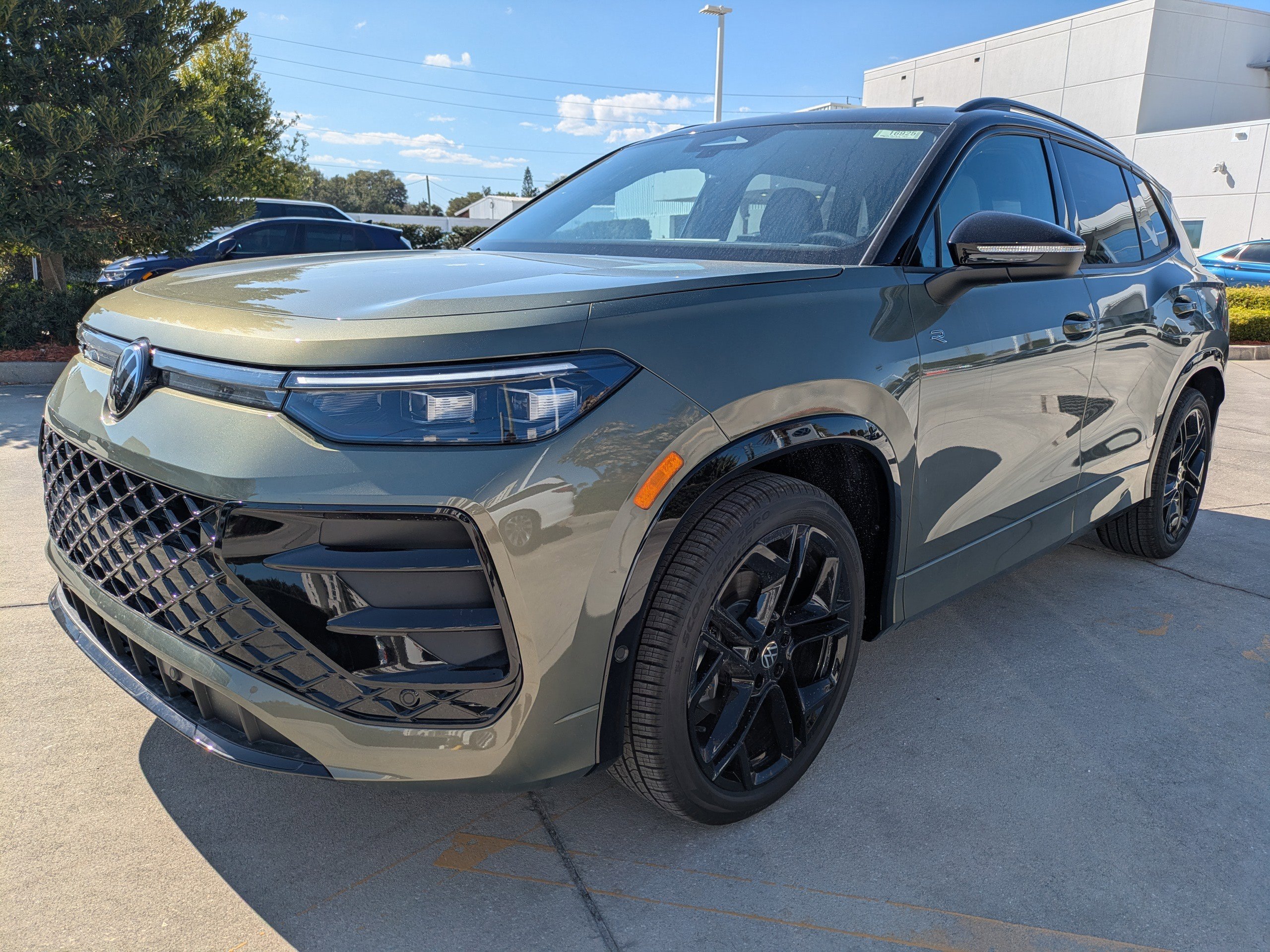 New 2026 Volkswagen Tiguan SE R-Line image 8