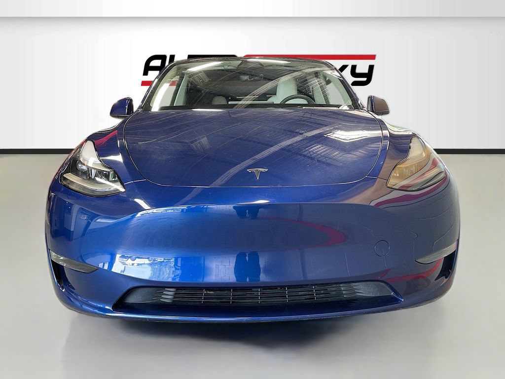 Used 2024 Tesla Model Y Long Range AWD/4WD image 2