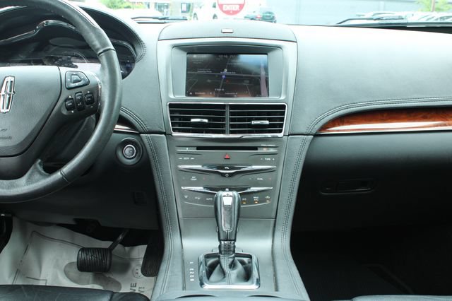 Used 2019 Lincoln MKT AWD image 18