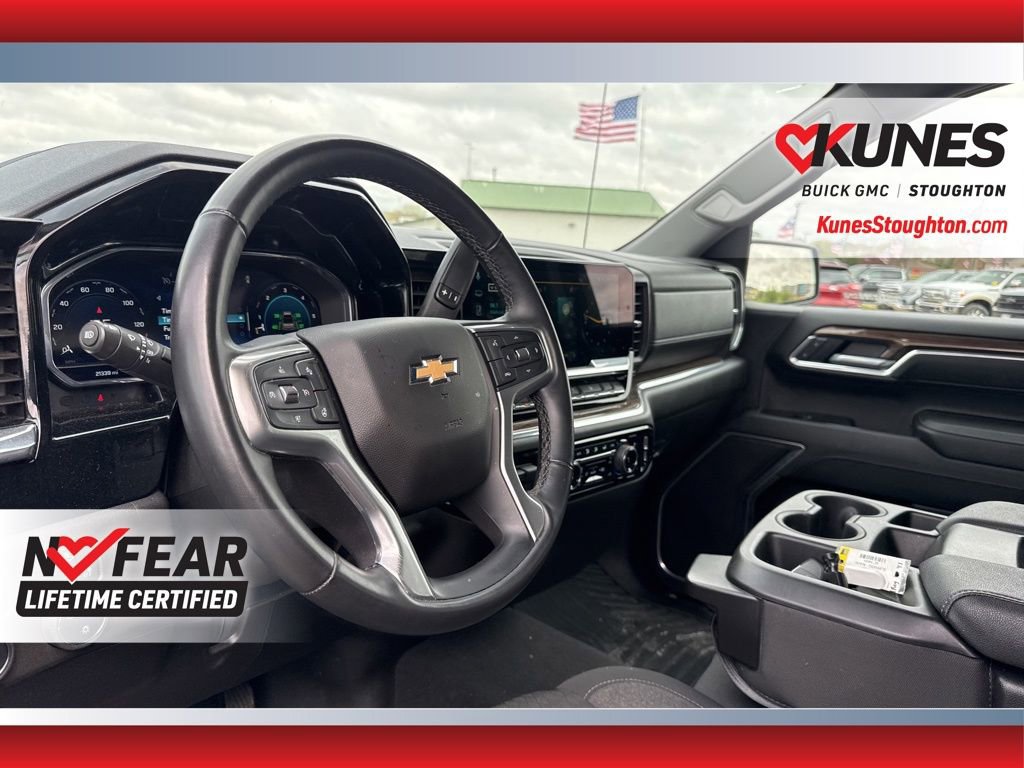 Used 2025 Chevrolet Silverado 1500 LT AWD/4WD image 18