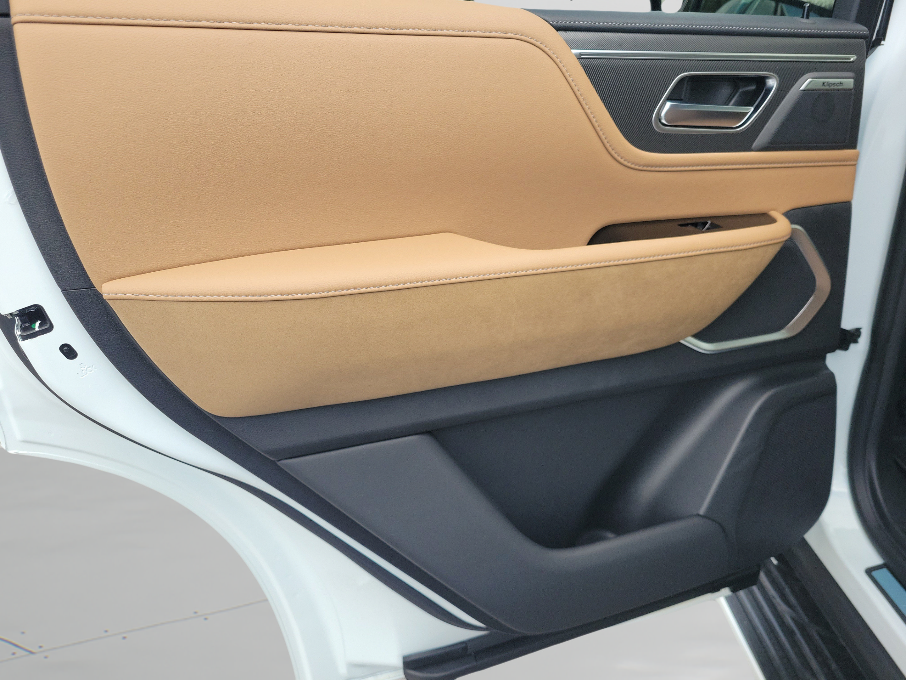 New 2027 INFINITI QX80 Luxe w/ Cargo Package RWD image 26