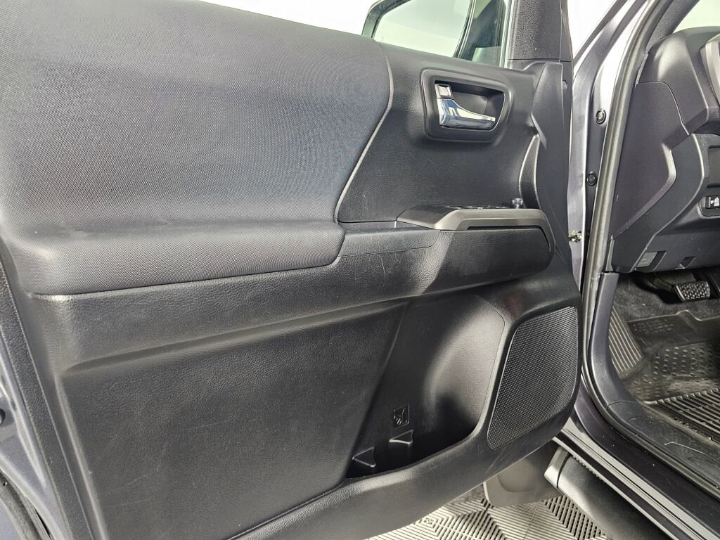 Used 2021 Toyota Tacoma TRD Off-Road image 19