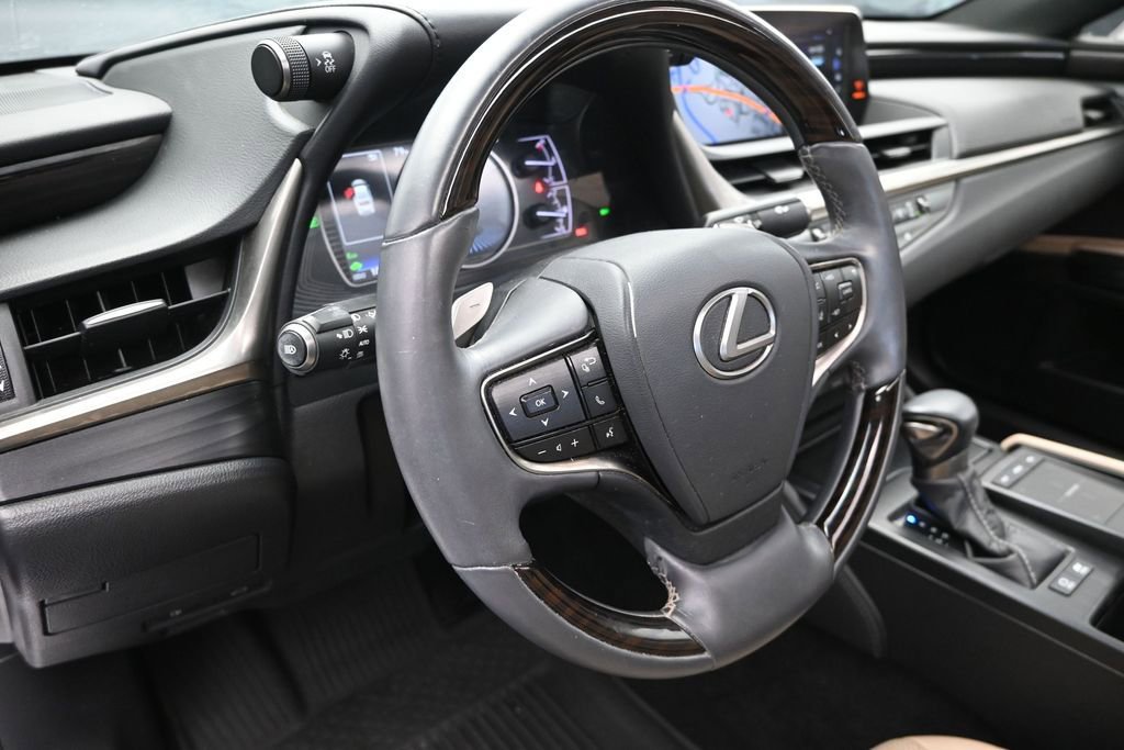 Used 2021 Lexus ES 300h w/ Premium Package FWD image 12