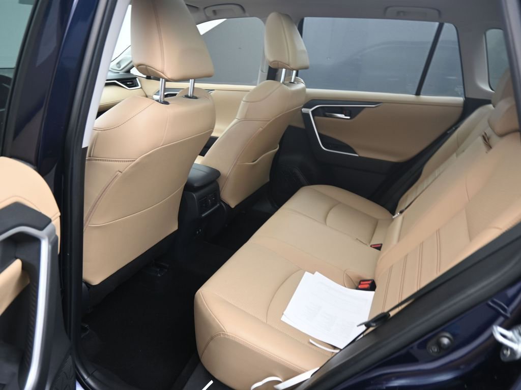 Used 2020 Toyota RAV4 Limited FWD image 16