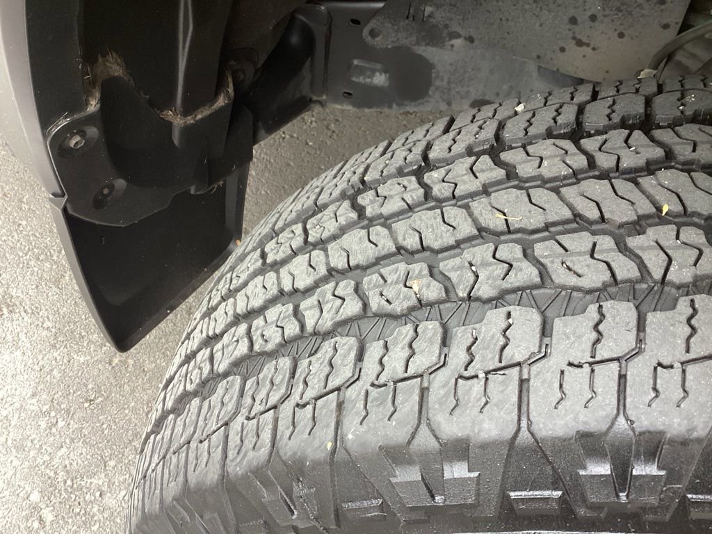 Used 2016 Toyota Tacoma TRD Off-Road w/ Premium & Technology Package AWD/4WD image 7