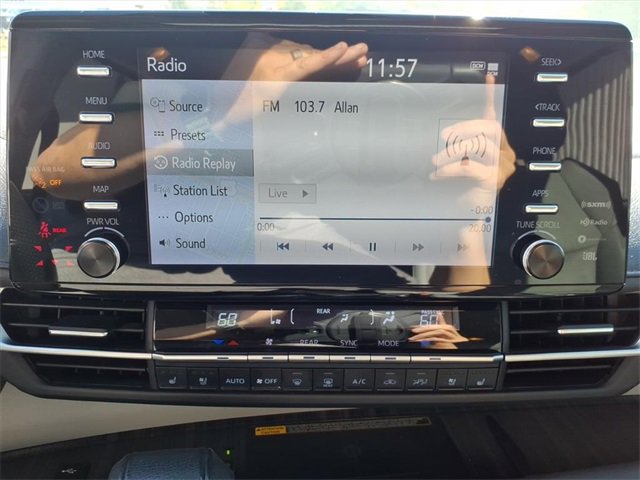 Used 2022 Toyota Sienna Limited image 16