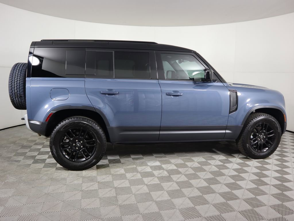 Used 2025 Land Rover Defender 110 S image 4