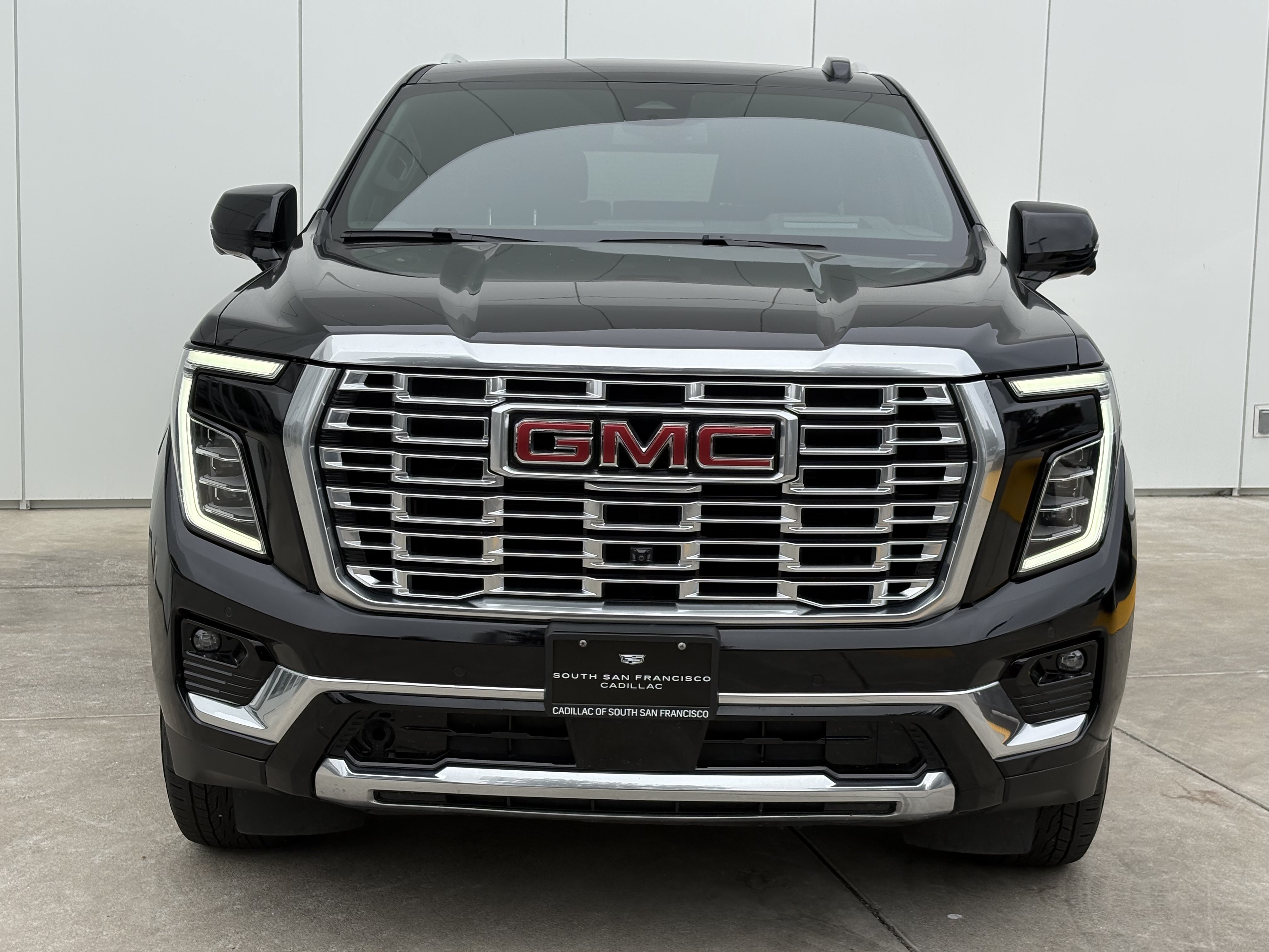 Used 2025 GMC Yukon XL Denali AWD/4WD image 3