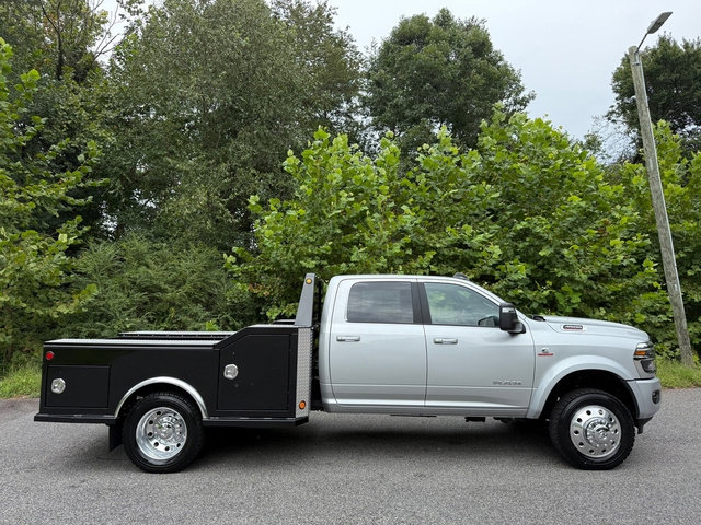 New 2026 RAM 4500 4x4 Crew Cab DRW image 5