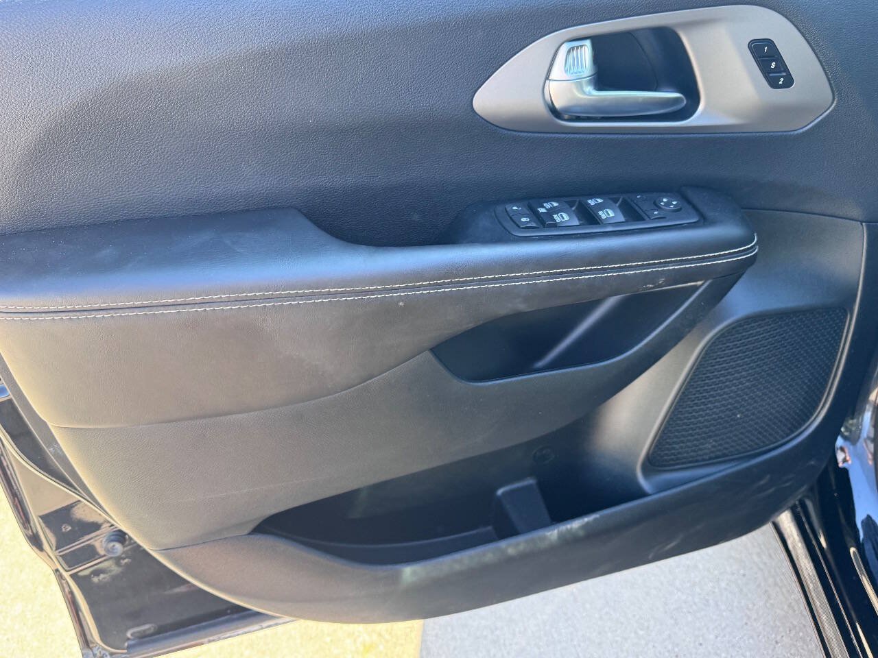 Used 2027 Chrysler Pacifica Select FWD image 10