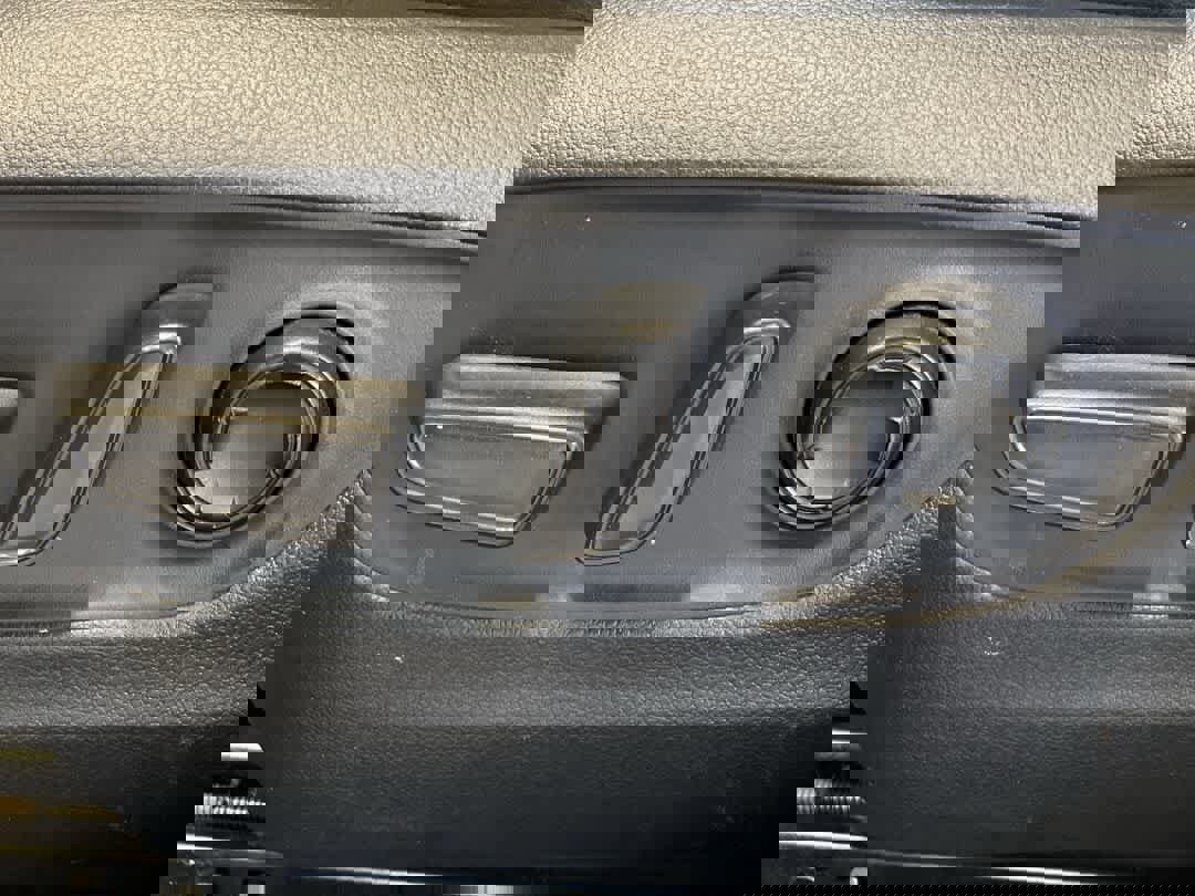 Used 2021 Toyota Venza XLE w/ Softex Package image 15