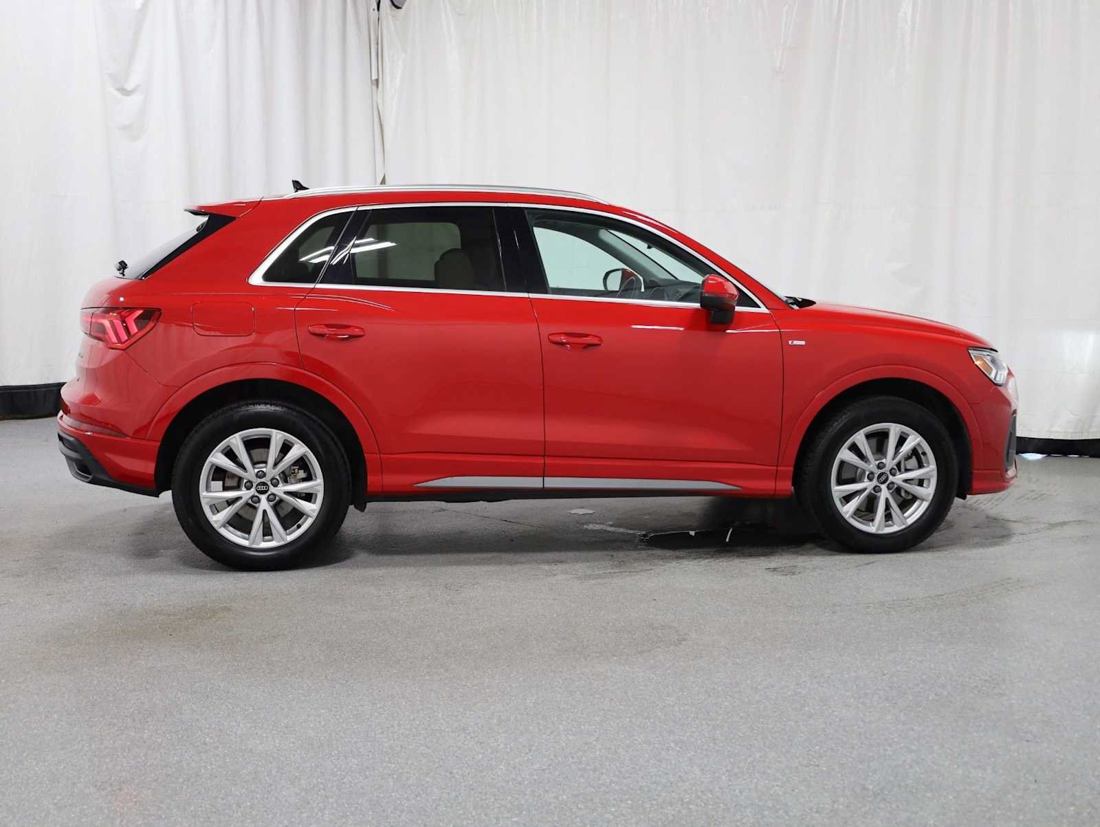 Certified 2025 Audi Q3 2.0T Premium w/ Convenience Package AWD/4WD image 10