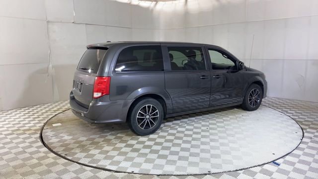 Used 2017 Dodge Grand Caravan SE FWD image 3
